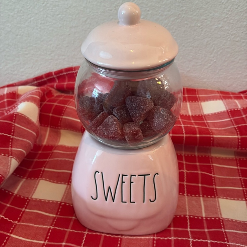 Rae Dunn candy jar. Top does not fit too tight but has seal.